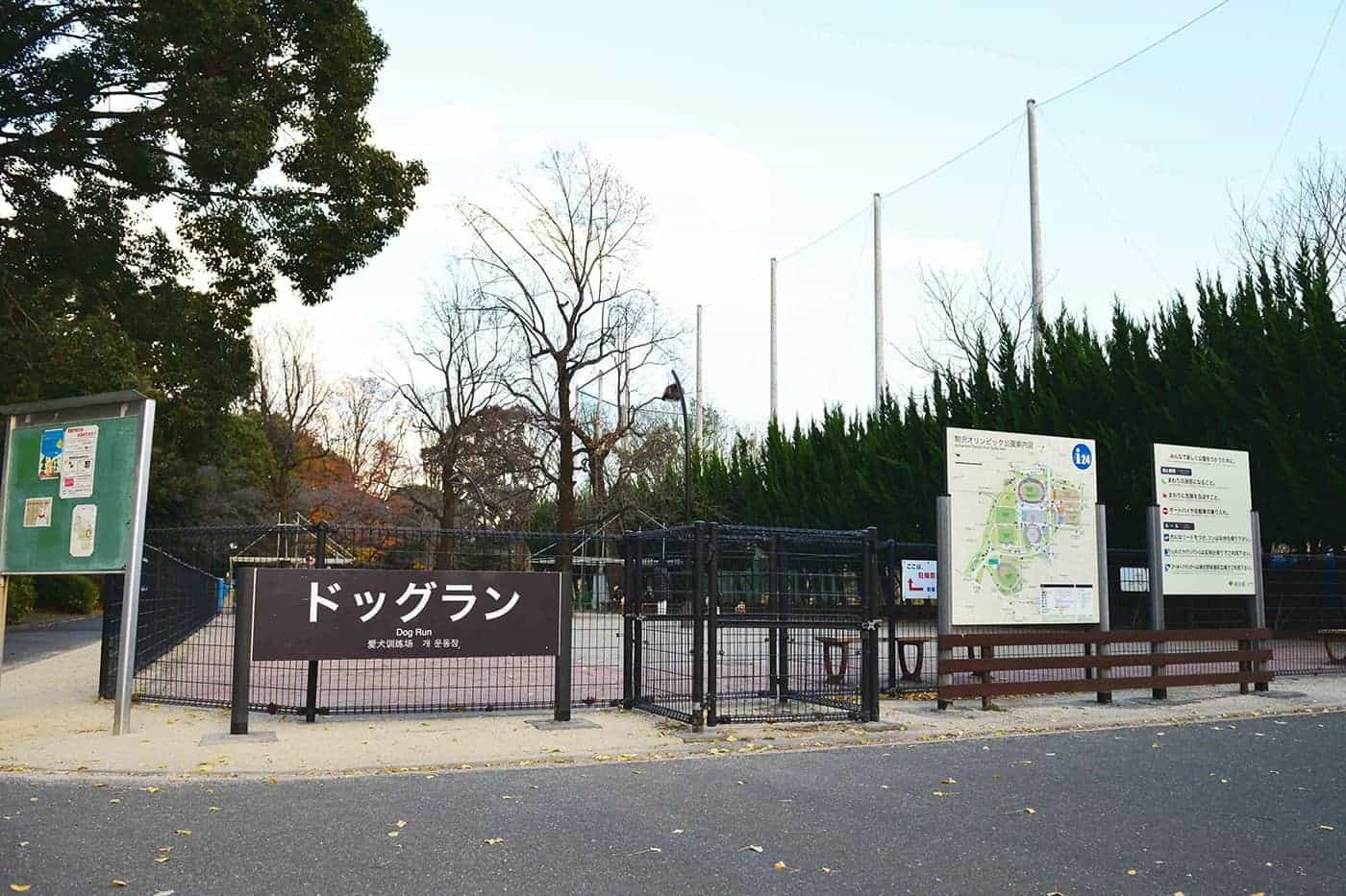 芝生とバークチップを敷き詰めたわんこに優しい高原のドッグラン