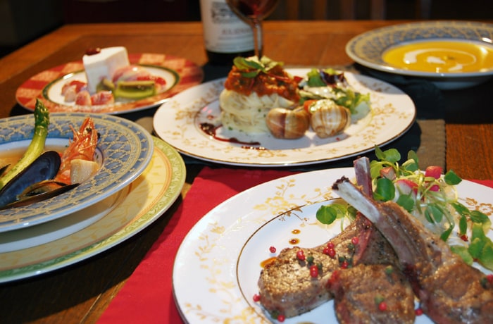おいしそうなディナー。お腹を空かせておきましょう！