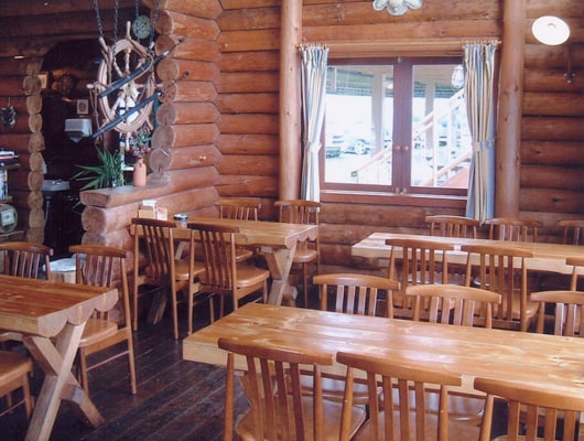 ログハウス風の店内。（ただし、わんこは入れません）