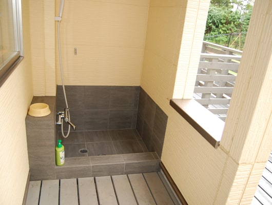 各部屋ごとに足洗い場が設置されています。