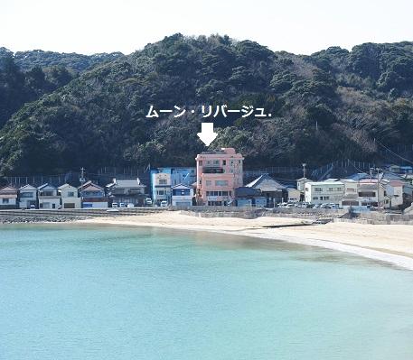 ビーチまで徒歩10秒、海を臨む最高のロケーションです。