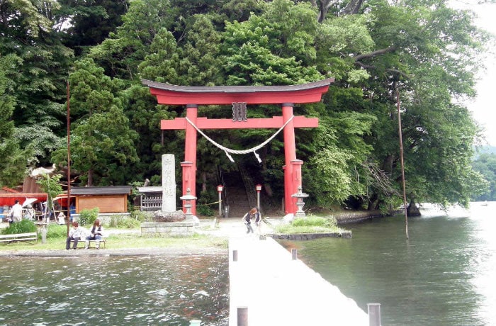 琵琶島・宇賀神社の大鳥居です。あの勝海舟も訪れました。
