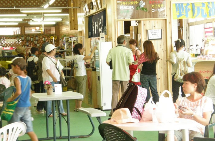 遊覧中、「Food Court」でゆったりお食事ができます。