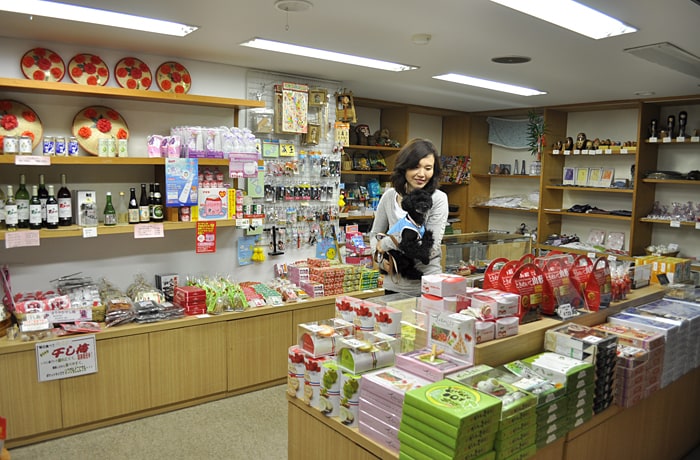 お土産コーナーも、わんこ同伴OK！