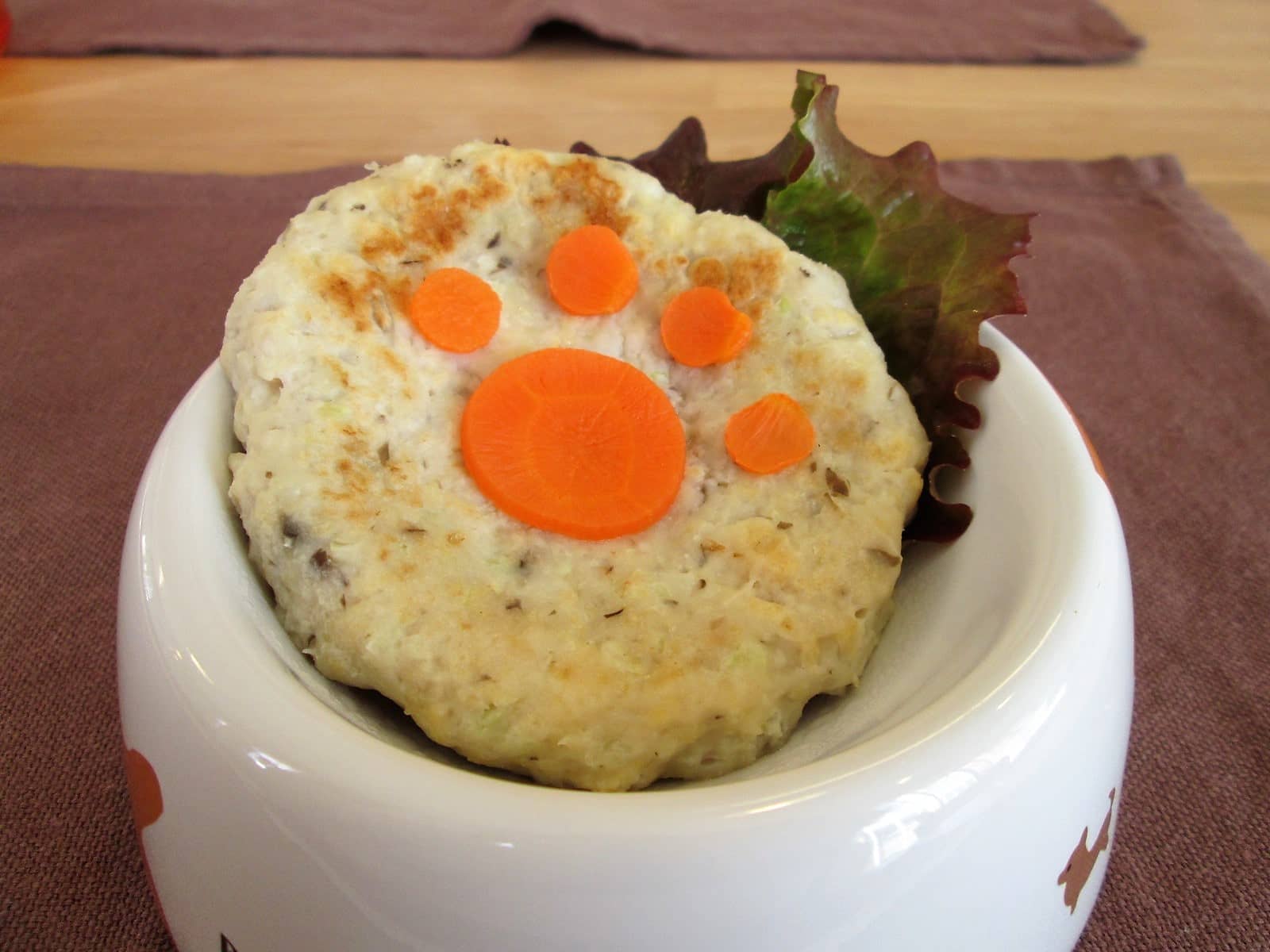ワンちゃんメニュー、鶏肉と豆腐のワンバーグです。
