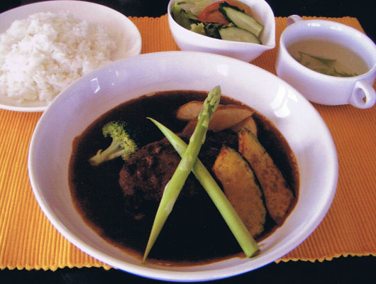 人気No.1の「煮込みハンバーグ」。おいしそう！