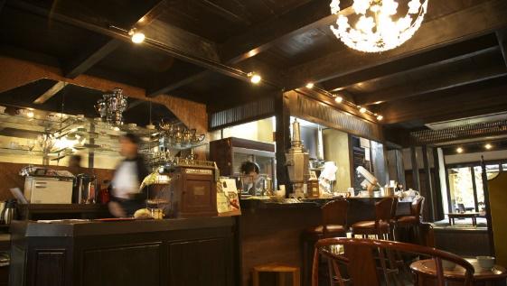 大正ロマンあふれるシックな店内はくつろぎの空間！