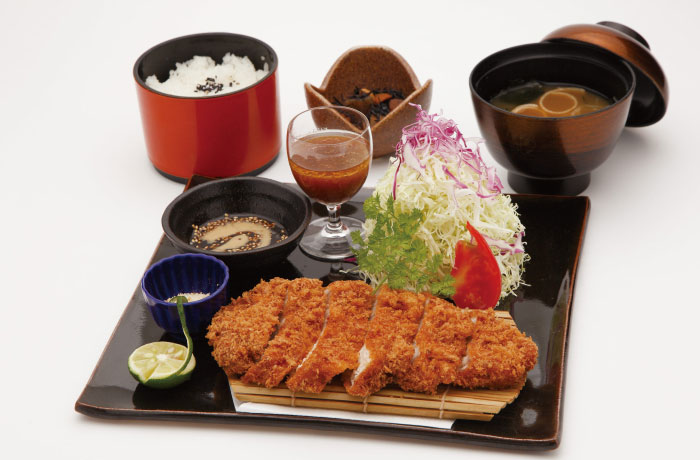 栃木県産ブランド豚「とちぎゆめポークとんかつ膳」はお食事処「ゆず庵」でお召し上がりいただけます。