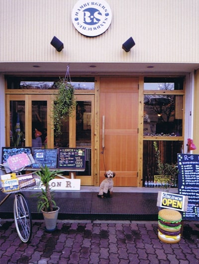 商店街にある、わんこ同伴OKのハンバーガー屋さん