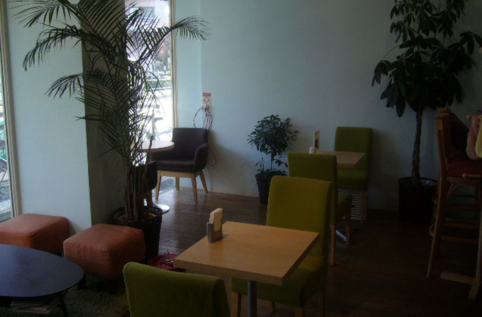 店内は、落ち着いた雰囲気。