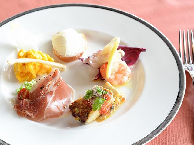 地元食材を使ったご馳走を気軽にいただけます。