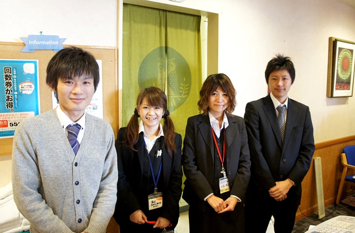 「レスパール藤ヶ鳴」のスタッフ一同。皆様のお越しをお待ちしております！
