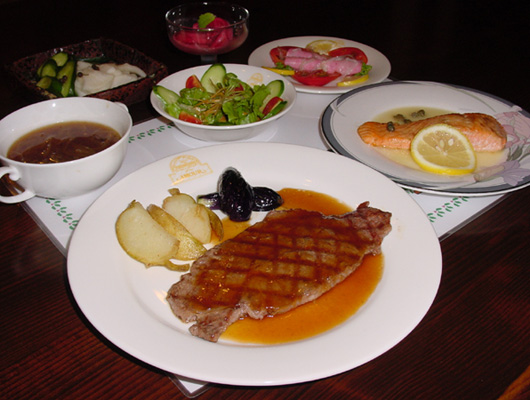 妙高のおいしい水を使った料理はとてもおいしい！ゆっくり味わいましょう。