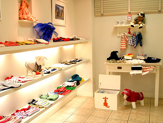 港町が似合う上質なウエアやカラー＆リードのお店