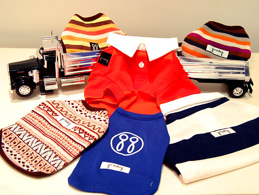 カラフルなオリジナルのウエア。元町界隈のお散歩にピッタリ！