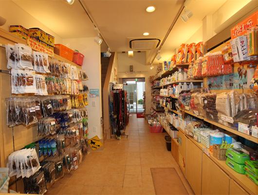 他にも介護グッズやわんこのおやつが沢山並んでいます！