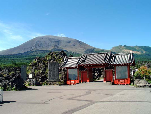 天明3年（1783年）、浅間山大噴火の溶岩の名残