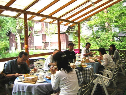 夏は、テラス席で朝食をいただくこともできます。気持ちよさそう！