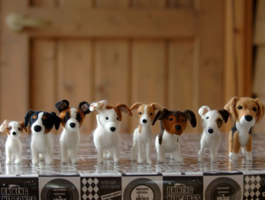 こんなにかわいい人形もあります。看板犬のわんこ達にそっくり！？