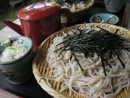 おいしそうな深大寺そば。しめはそば湯で！