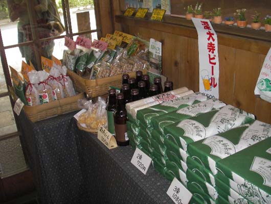 店内にはおそばの製品がたくさん！お土産にいかがですか。