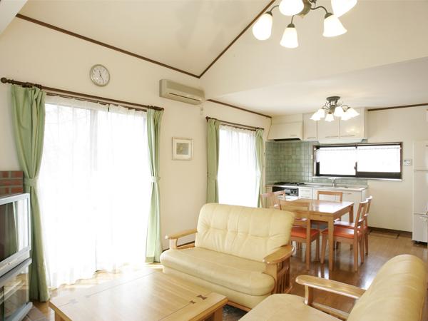 室内は清潔で、ゆったり広々。大きなわんこでもくつろげます。