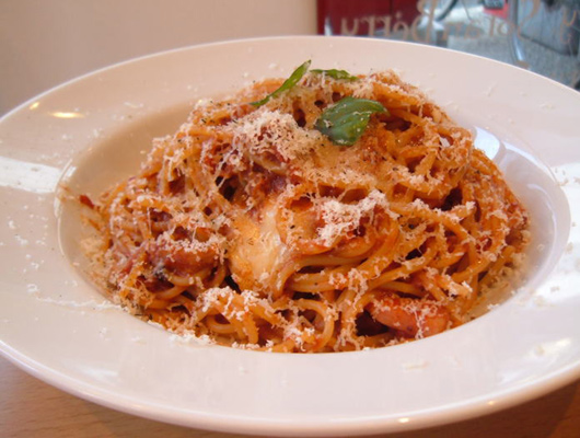 オススメの「チーズたっぷり自家製トマトソースパスタ」。おいしそう！