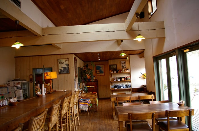 ウッディーな店内。