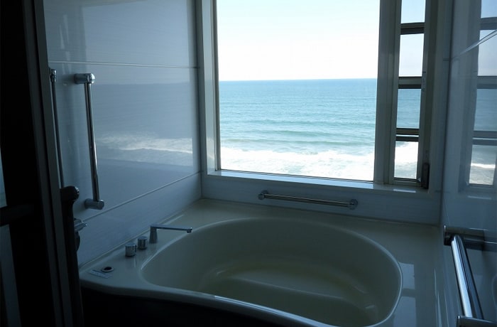 浴室からも太平洋の眺めを楽しめますよ！