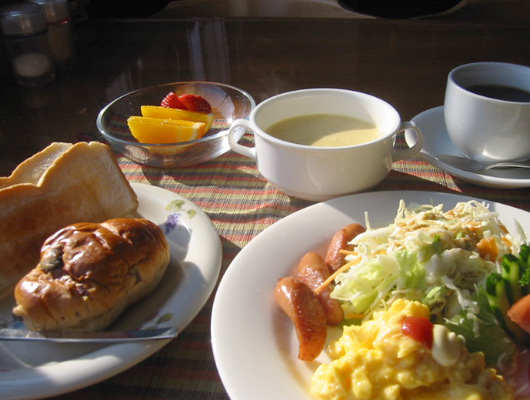 朝食もボリュームたっぷりです。