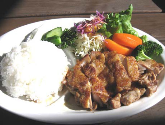 ボリュームもある、定食メニュー。種類も豊富にあります！