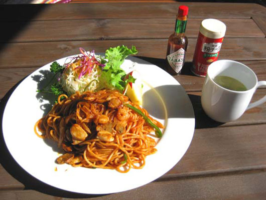 パスタメニューには、スープが付きます。