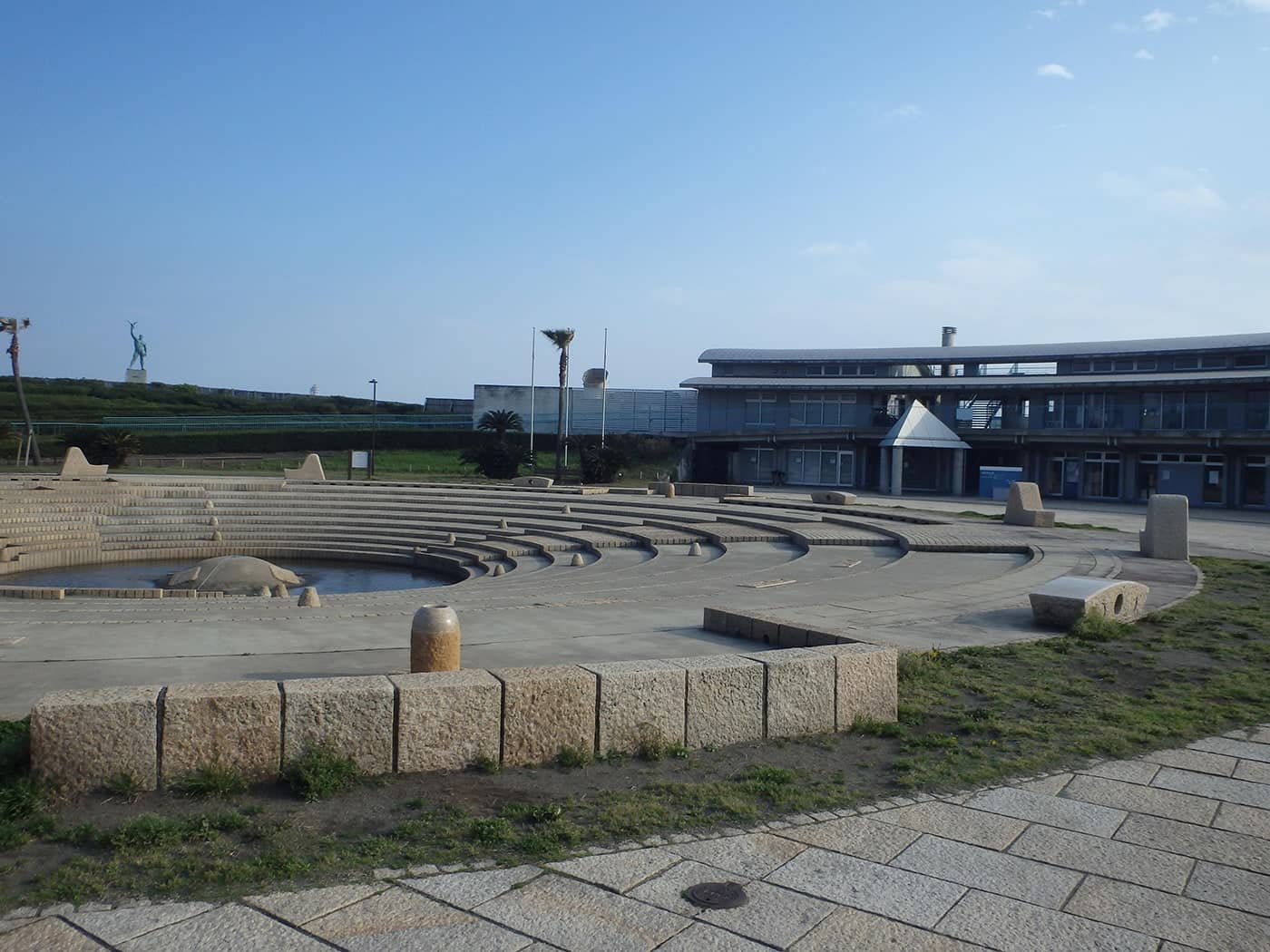 水の広場海とのふれあいと理解を深める場として、一般来園者の利用拠点として開放しております