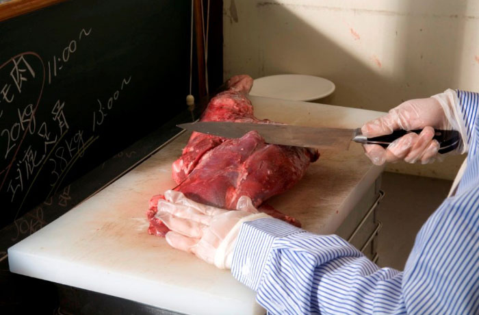 鹿肉は食肉の優等生！豚肉・牛肉に比べ、カロリーは1/3、脂肪分はなんと1/15です！