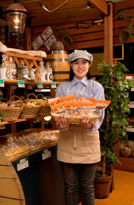 おやつ選びに悩んだら、スタッフに相談してくださいね！