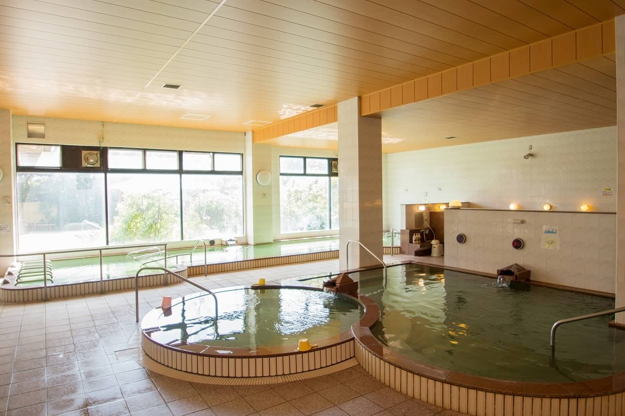 こちらは専用露天風呂でのんびりできる離れの「松風庵」。棟ごとに趣の異なるデザインですよ。