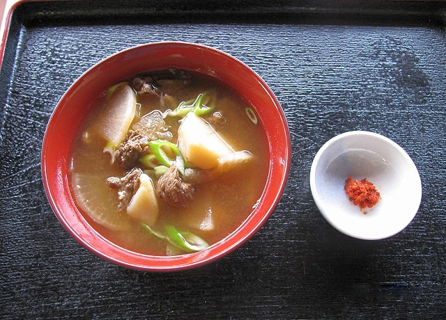 熊の肉が入った「熊汁」。体が温まります！