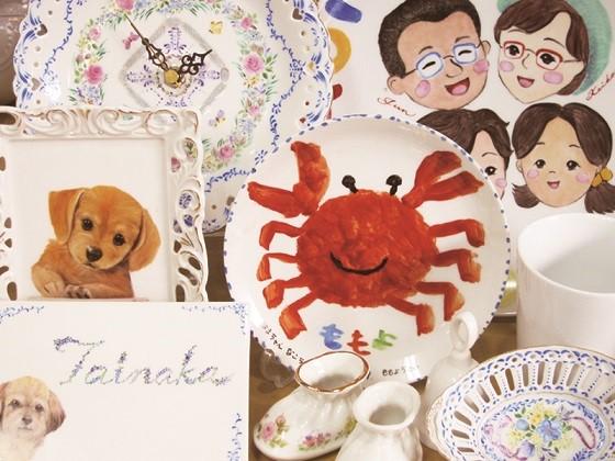 愛犬や家族の写真を手描きで残せる食器ペインティング工房