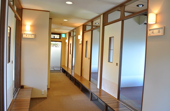 お食事は、個室ダイニングでどうぞ！（どの個室でいただくか、指定できません。）