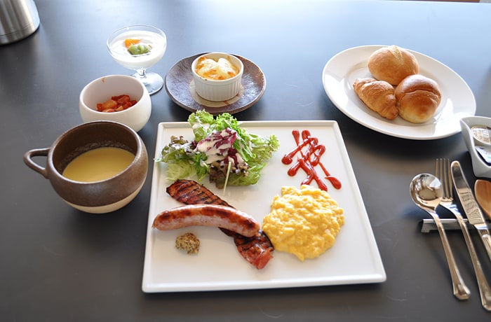 朝食は、お部屋ごとに和食か洋食を選びます。