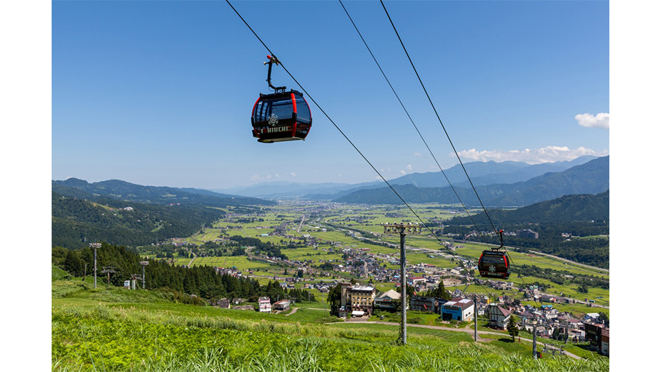 「ザ・ヴェランダ石打丸山」まで約7分の空中散歩をお楽しみください。