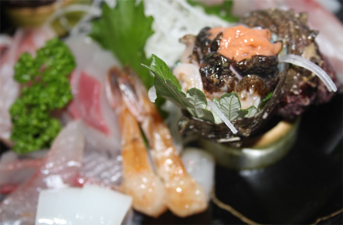 お楽しみの夕食。新鮮な魚介類を召し上がれ！