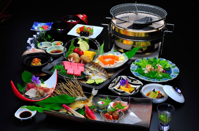 彩り鮮やかな会席料理です。