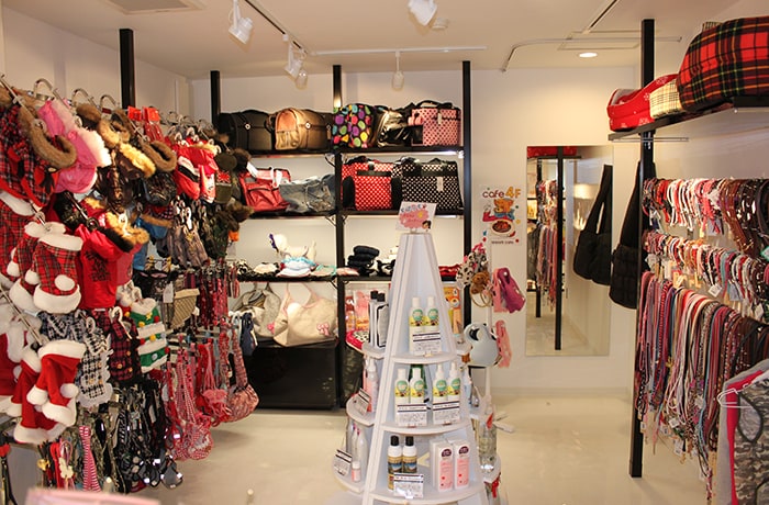 西日本一の品揃えを誇るショップ店内。