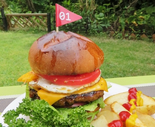 もちもちのバンズと特製パテのバーガーです。