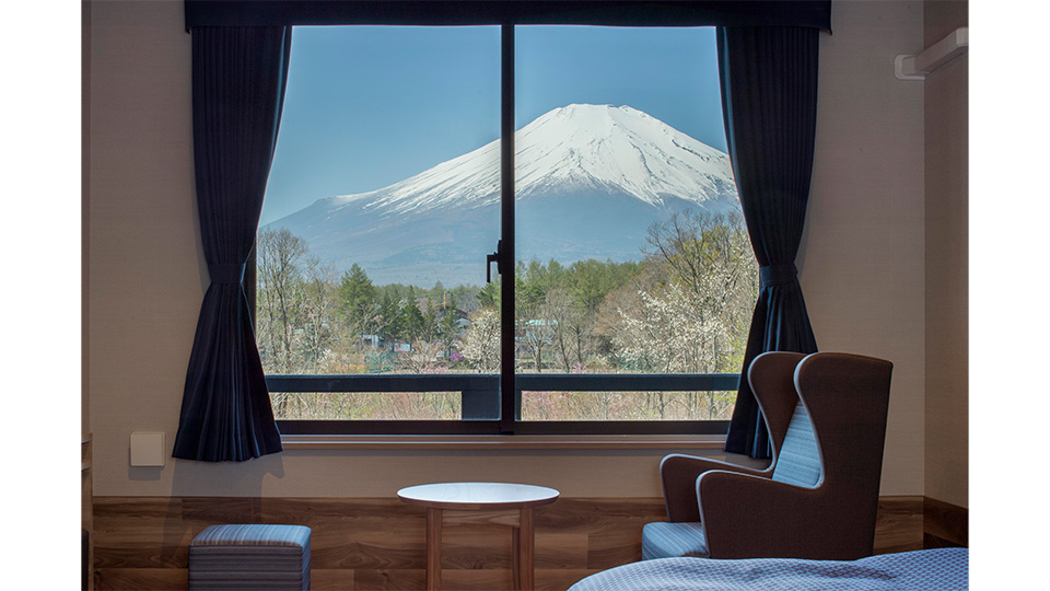 富士山ビュールーム。晴れた日は雄大な富士山をご堪能いただけます。