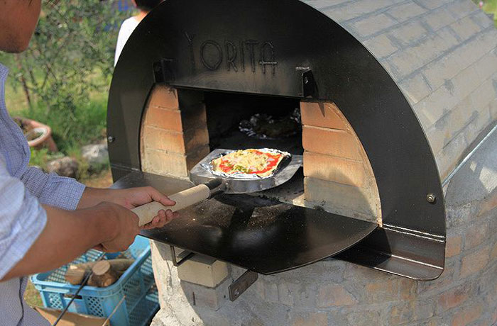 石釜があり、ピザなどを焼くことができますよ！