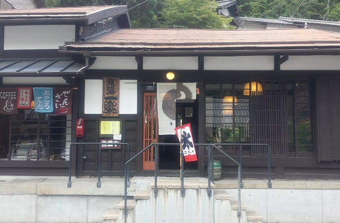 別店の「一楽」は築約100年以上の古民家を利用。とっておきの甘味をいただけます。