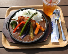 野菜の食べ応えたっぷりな焼きチキンカレー