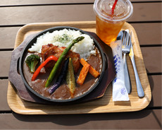 野菜の食べ応えたっぷりな焼きチキンカレー